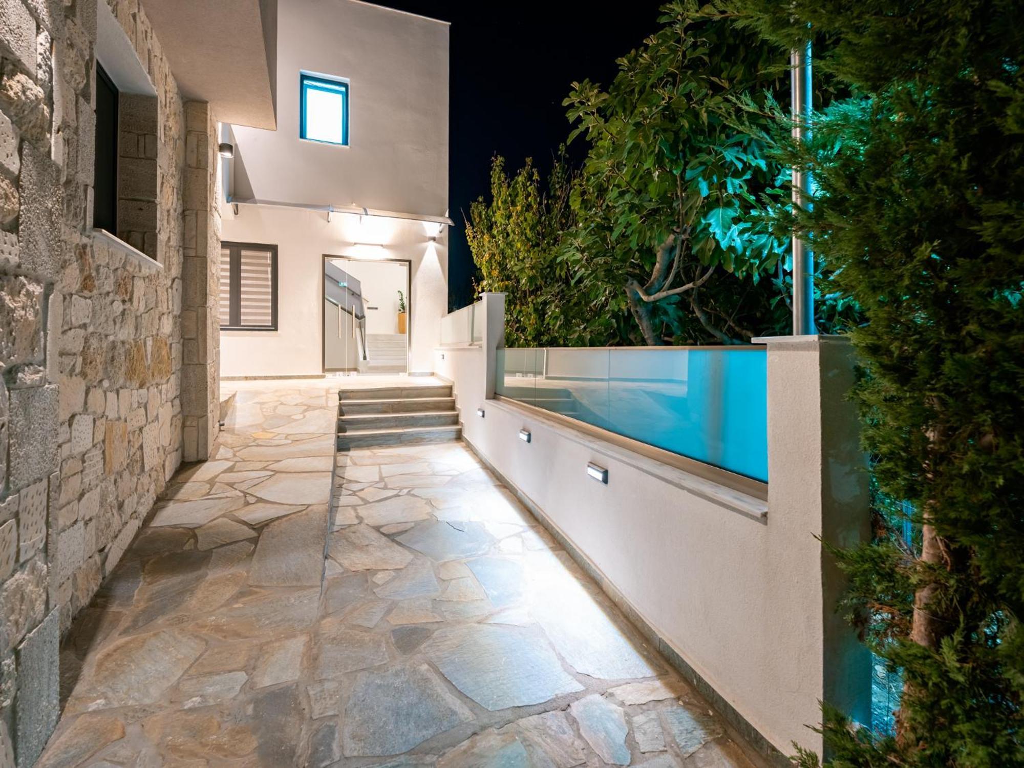 Antony'S Luxury Apartments Nikiti  Exterior photo