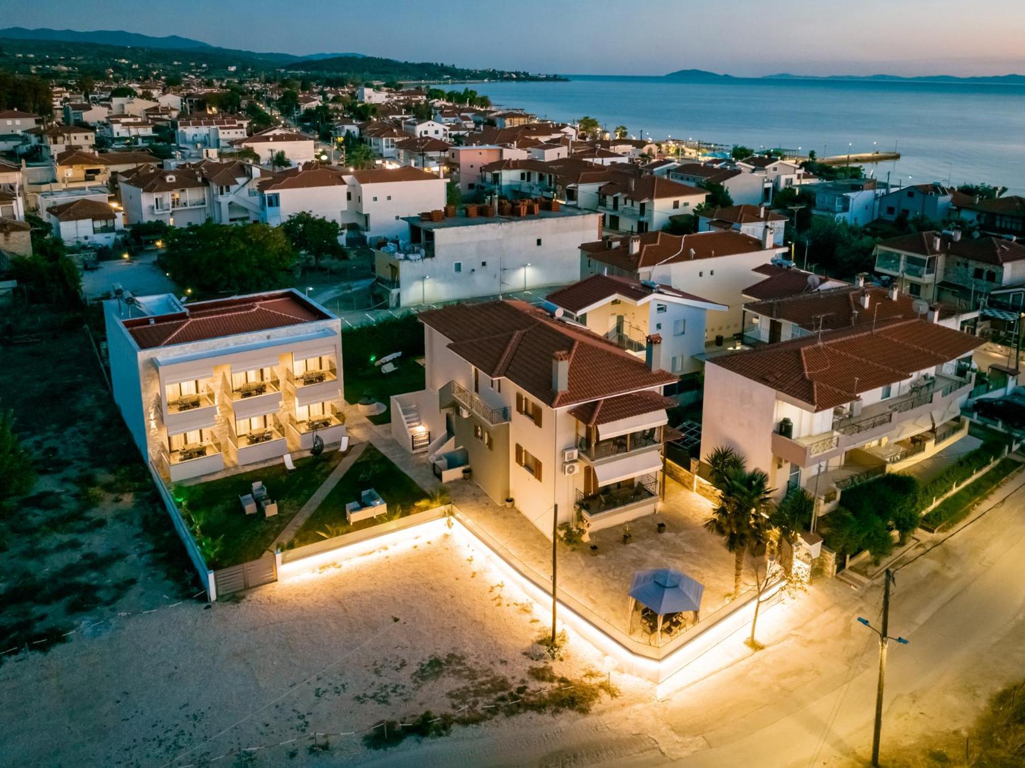 Antony'S Luxury Apartments Nikiti  Exterior photo