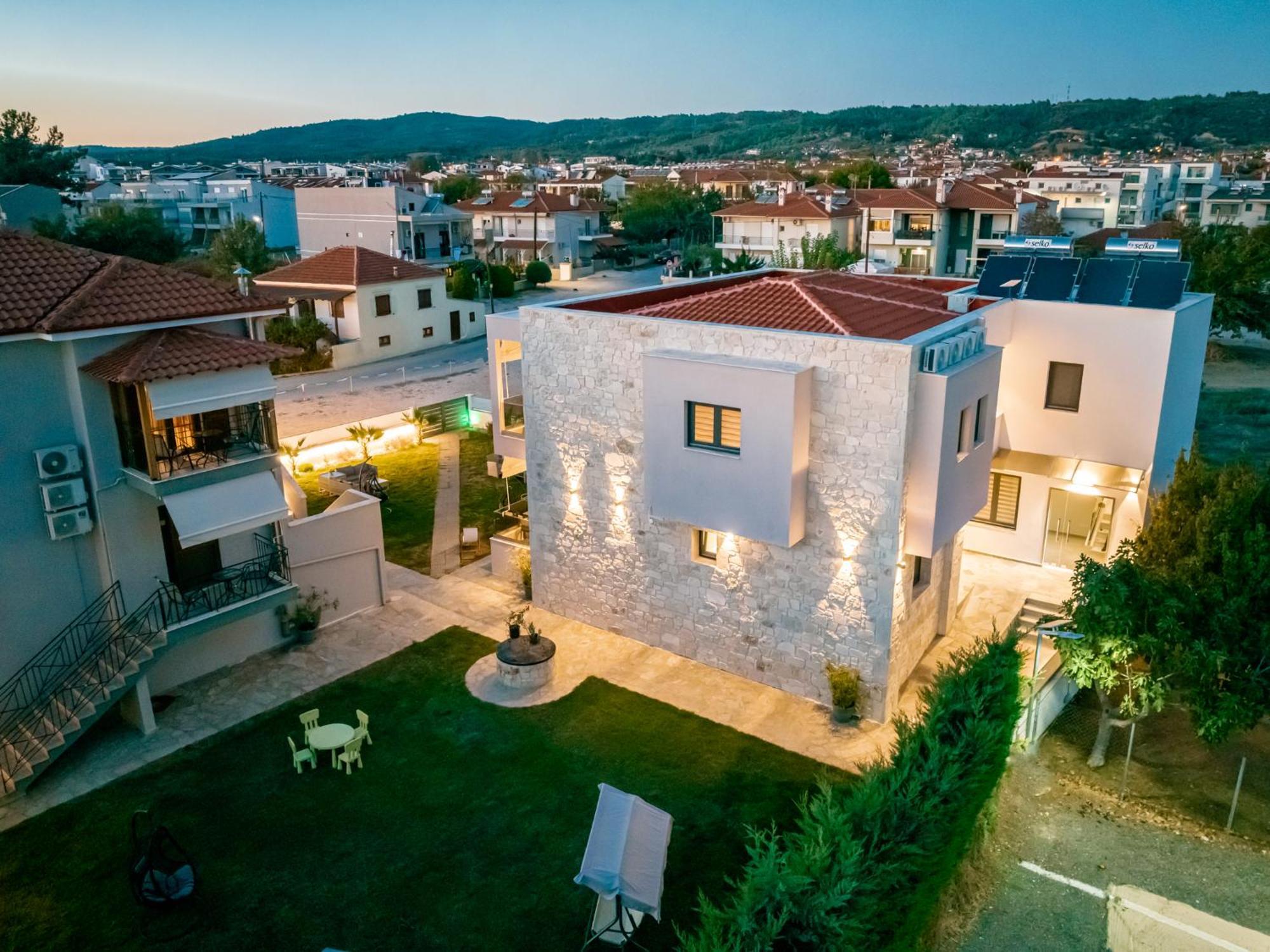 Antony'S Luxury Apartments Nikiti  Exterior photo